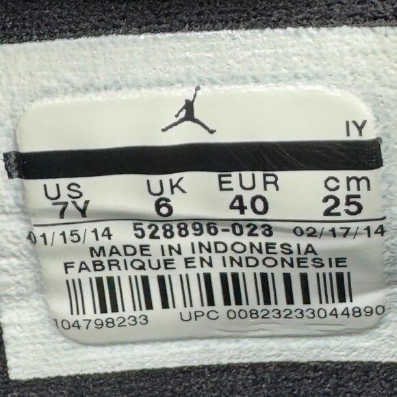 Air Jordan 11 Retro Low GS 'Infrared 23' - Picture 11 of 13